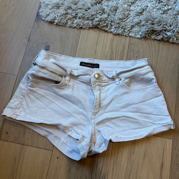 Abercrombie & Fitch Women's Short Size 27/2 Light Pink - Picture 1 of 5